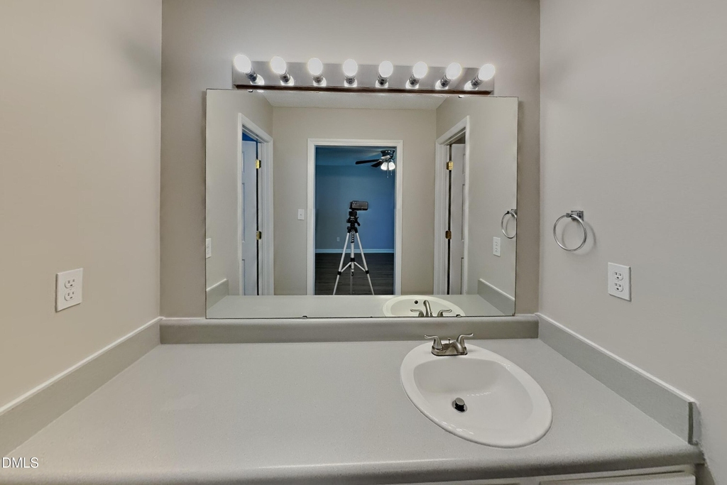 2112 Mckinnon Drive - Photo 8