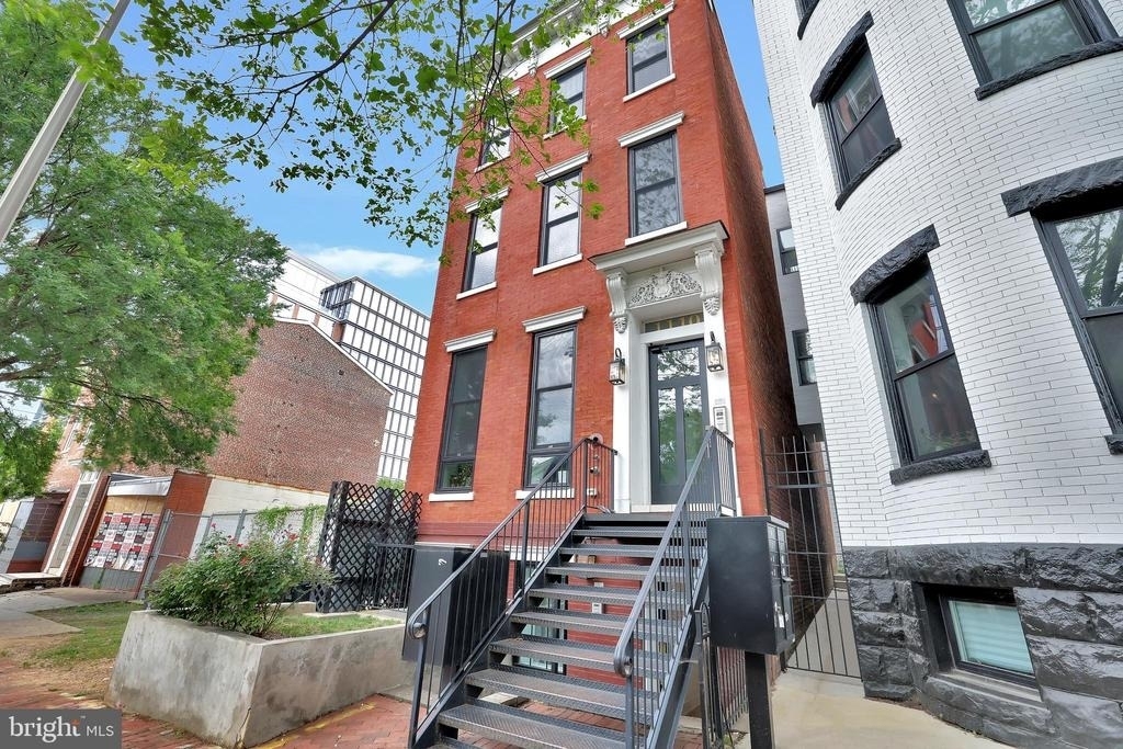 1110 6th Street Nw - Photo 0