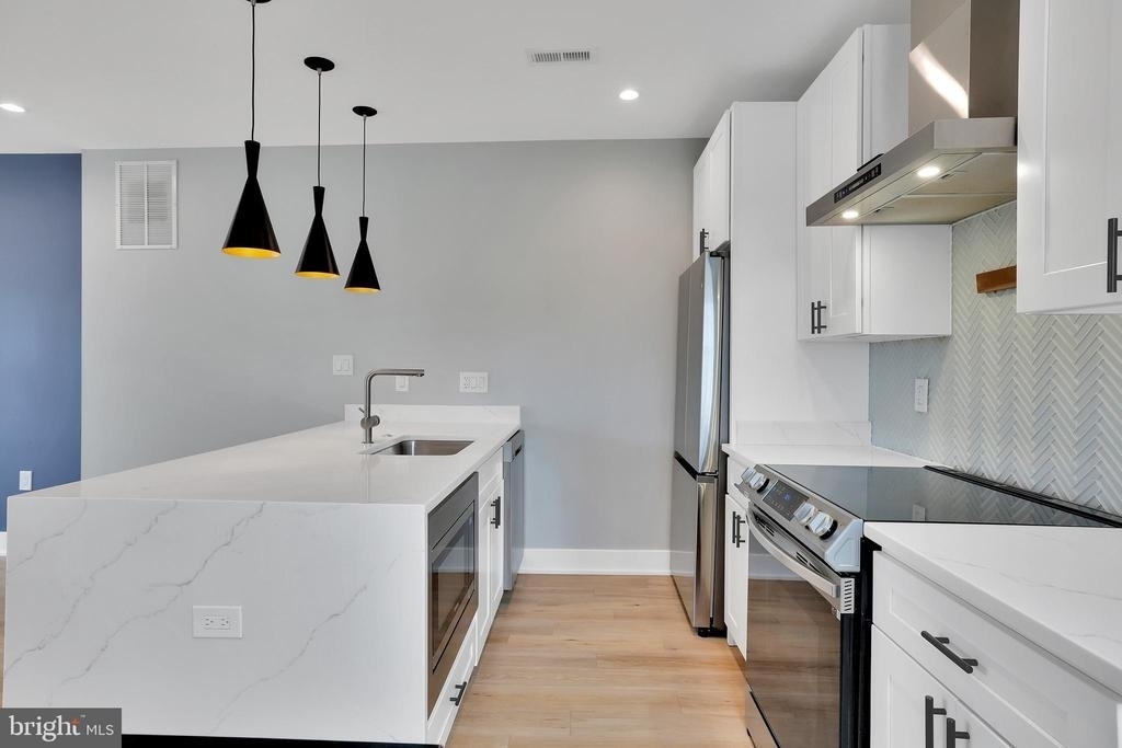 1110 6th Street Nw - Photo 2