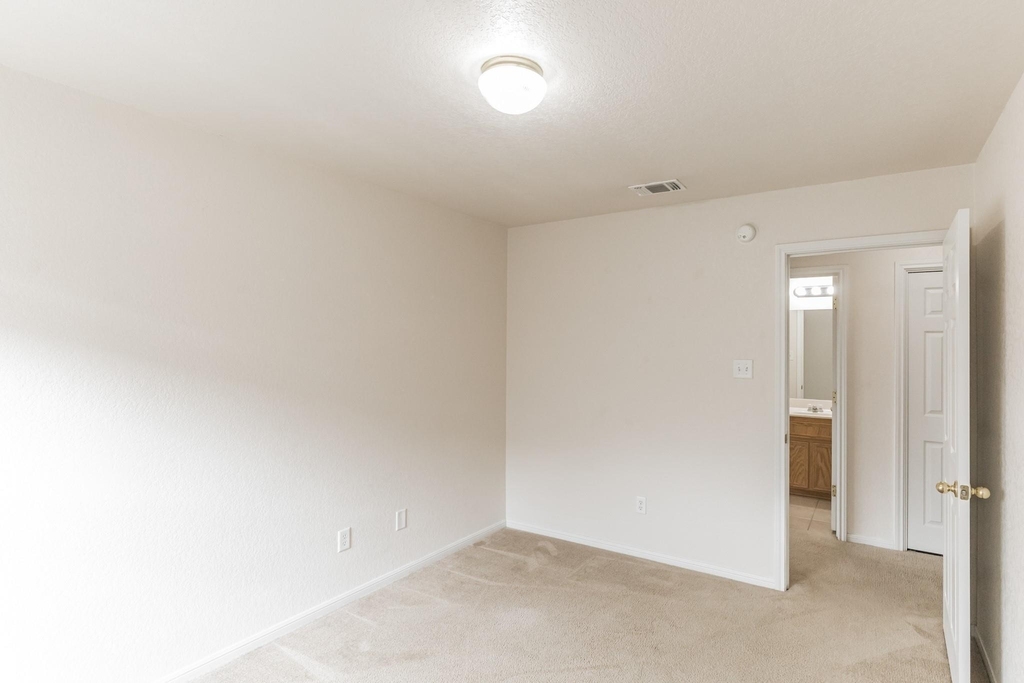 319 Cedar Ridge Dr - Photo 18