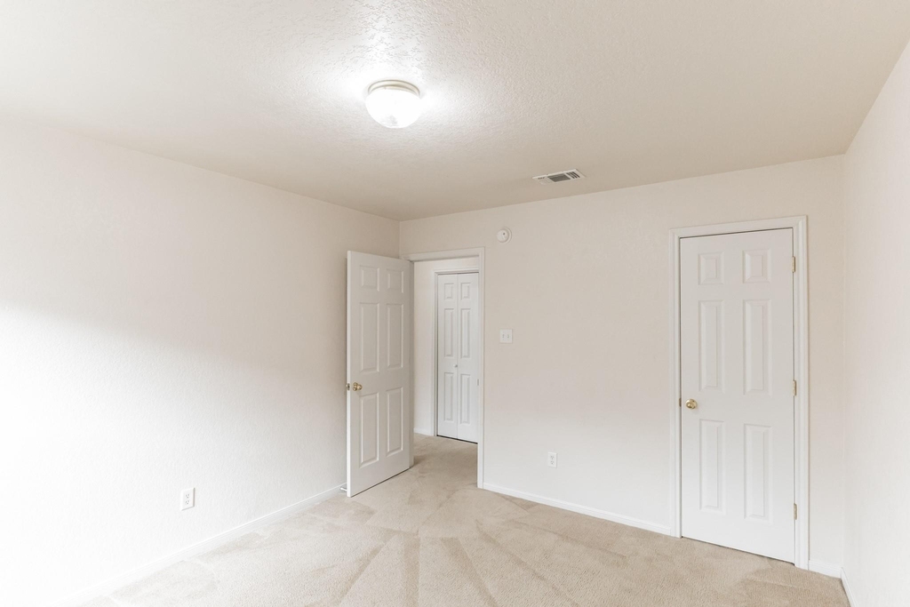 319 Cedar Ridge Dr - Photo 16