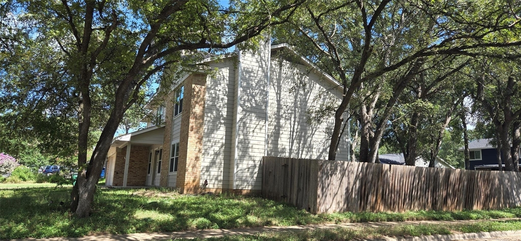 2800 Norfolk Dr - Photo 1