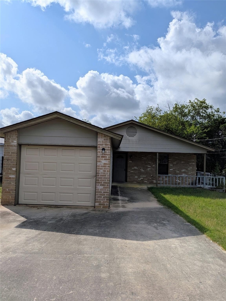 1507 Earle St - Photo 0