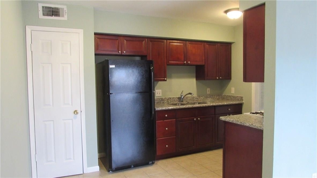 2208 Mission Hill Dr - Photo 1
