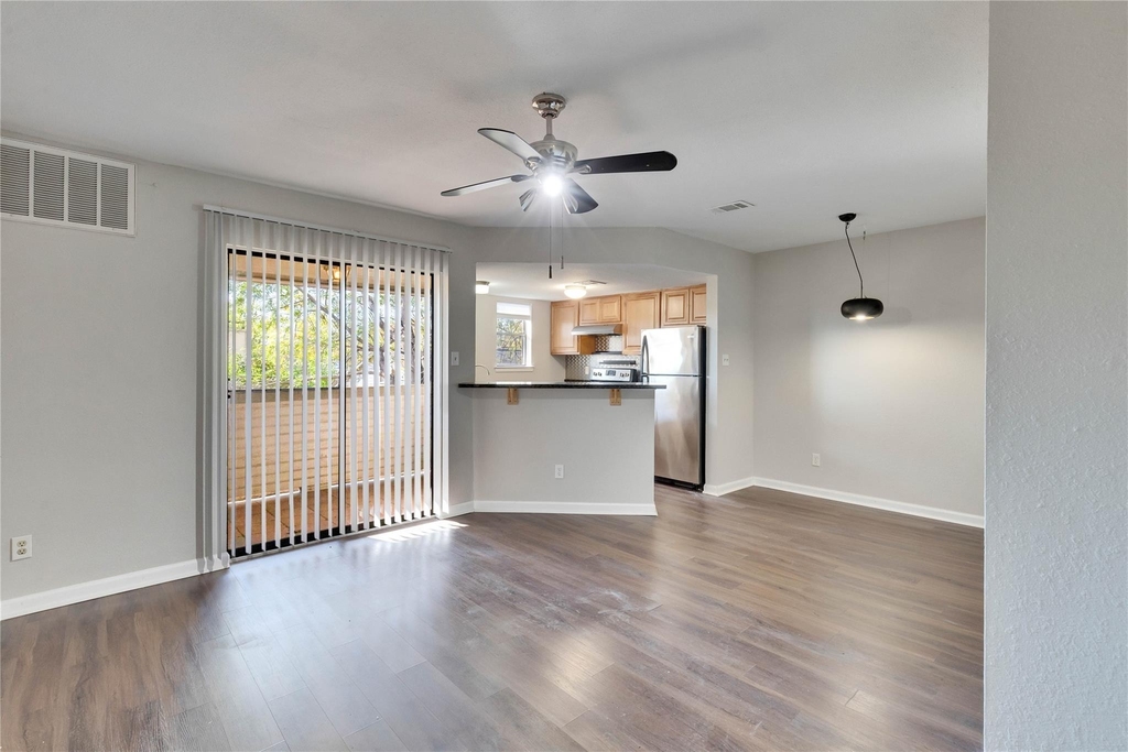2500 Burleson Rd - Photo 2