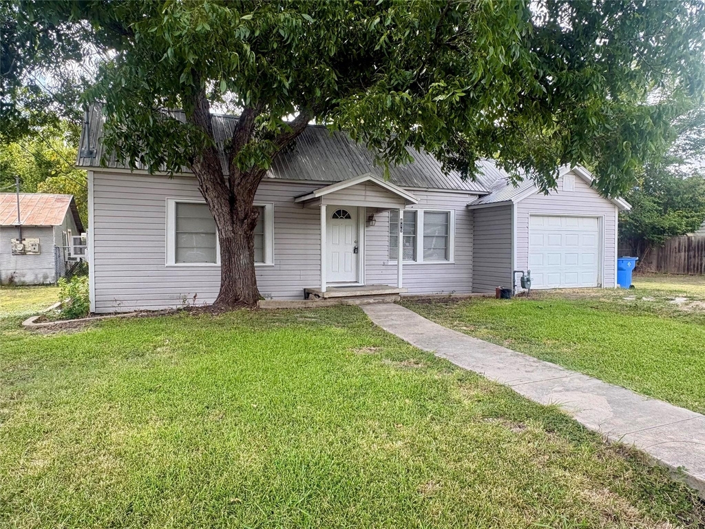 815 Lizzie St - Photo 1