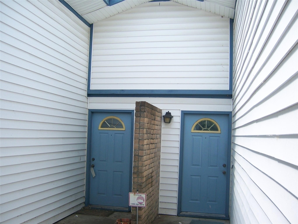 2005 Iroquois Ln - Photo 1
