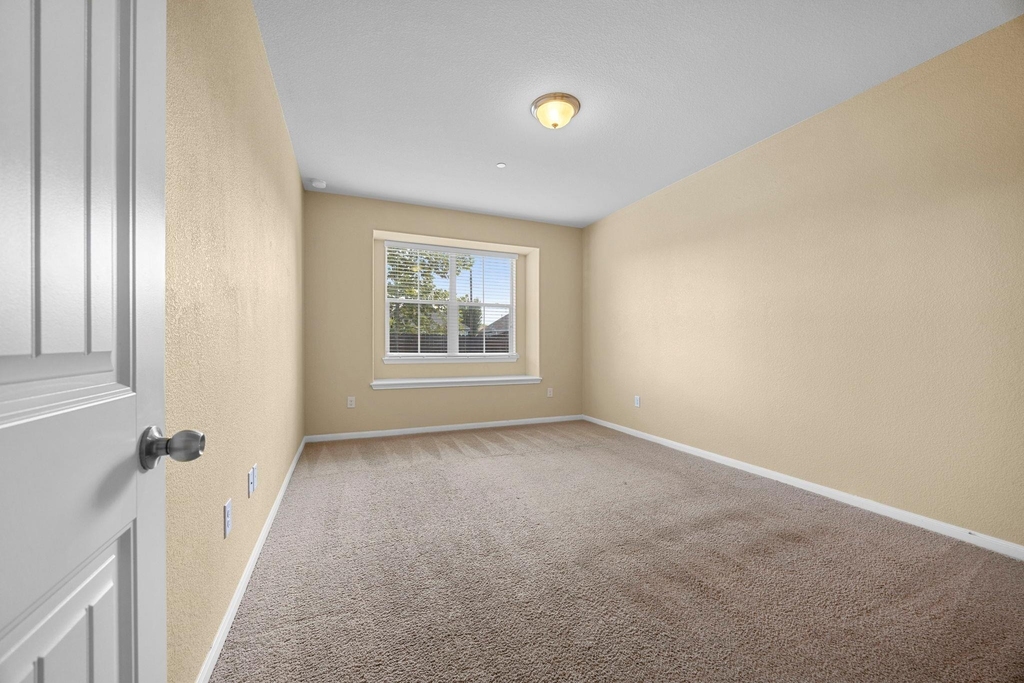 2880 Donnell Dr - Photo 12