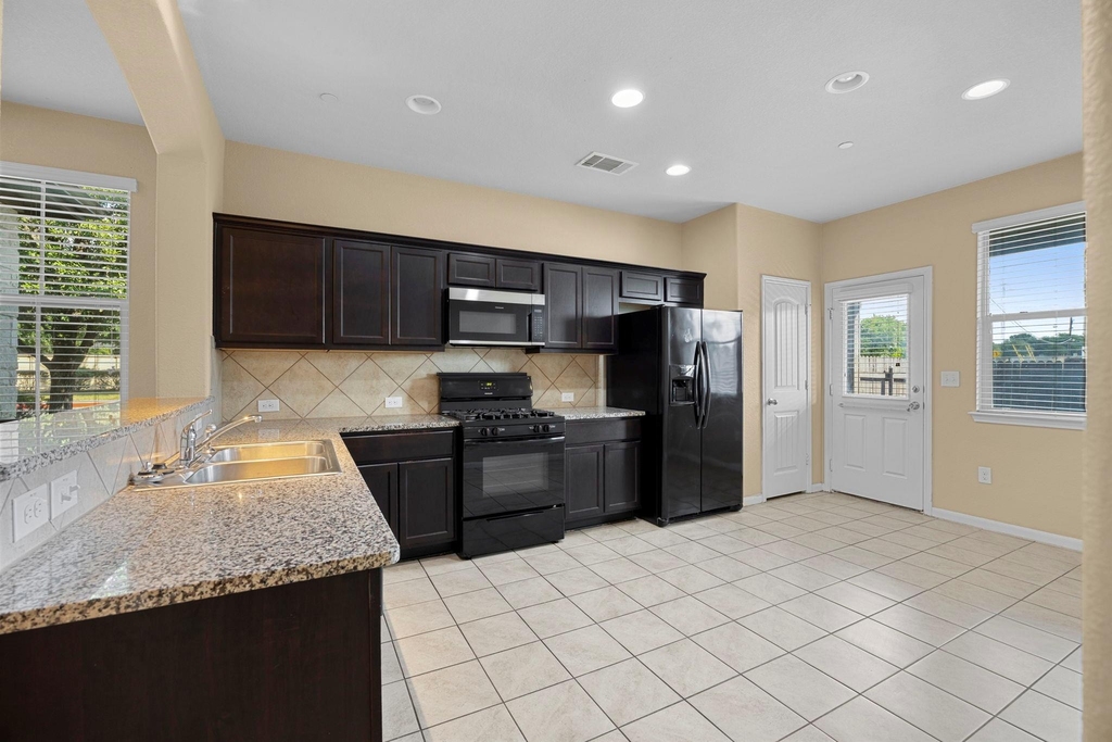2880 Donnell Dr - Photo 7