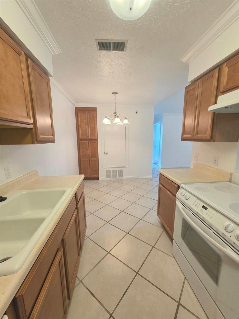 15208 Spring Hill Ln - Photo 6