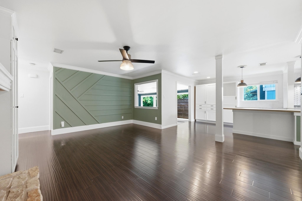 8404 Hornet Dr - Photo 4