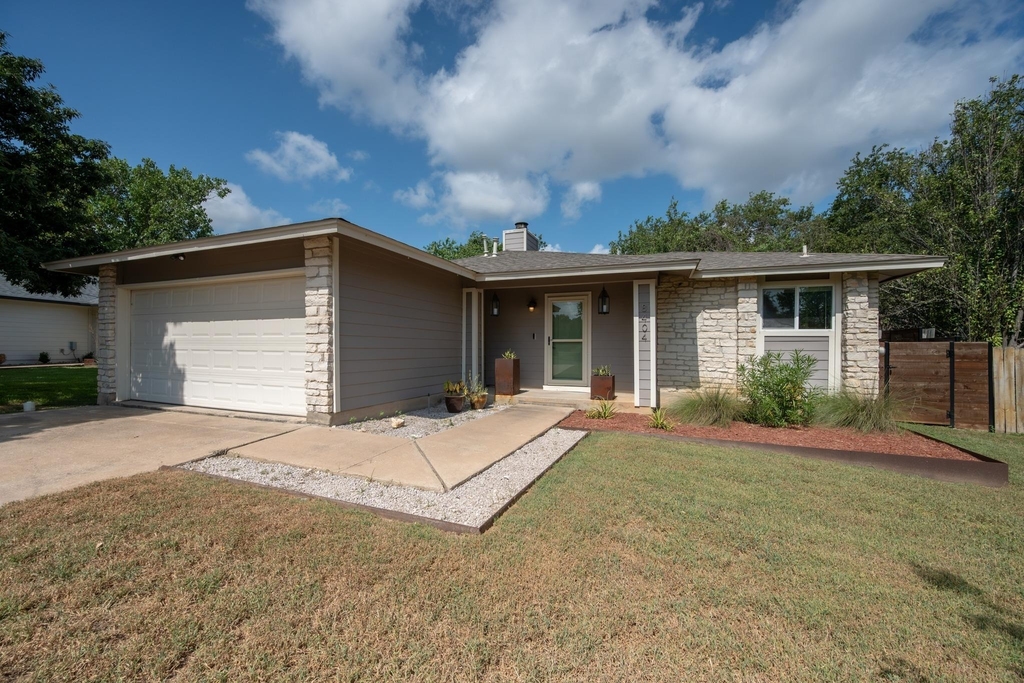 8404 Hornet Dr - Photo 1