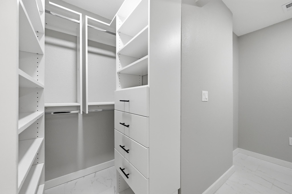 8404 Hornet Dr - Photo 12