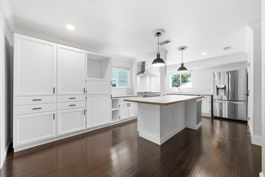 8404 Hornet Dr - Photo 6