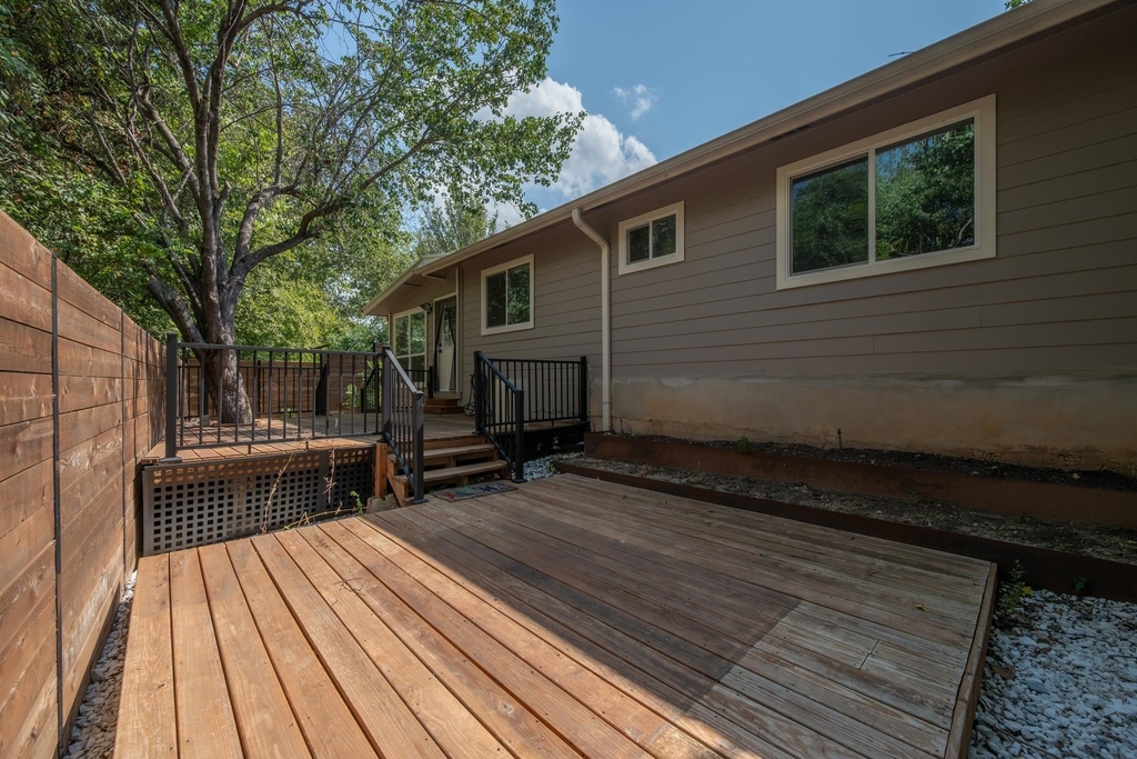 8404 Hornet Dr - Photo 18