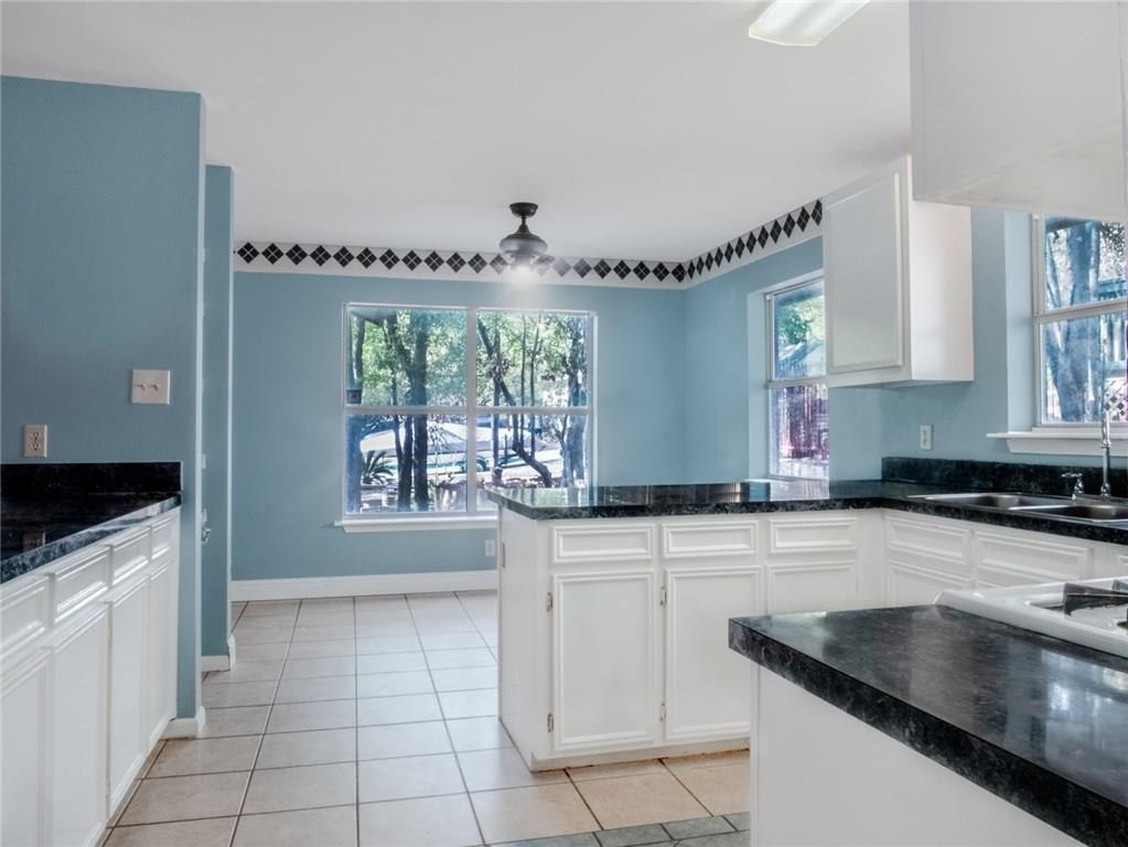 1107 Delano St - Photo 2