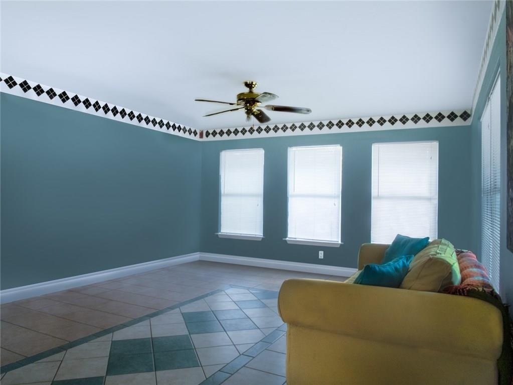1107 Delano St - Photo 3