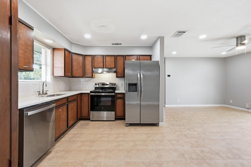 2712 Saint Edwards Cir - Photo 0