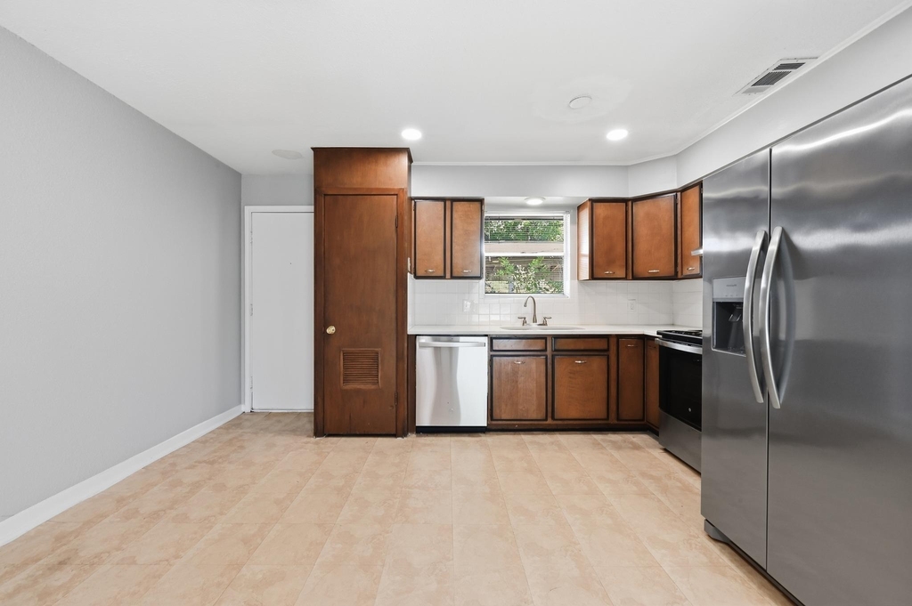 2712 Saint Edwards Cir - Photo 9