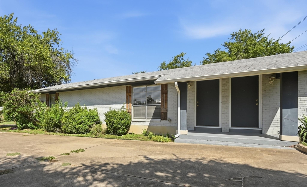 2712 Saint Edwards Cir - Photo 1