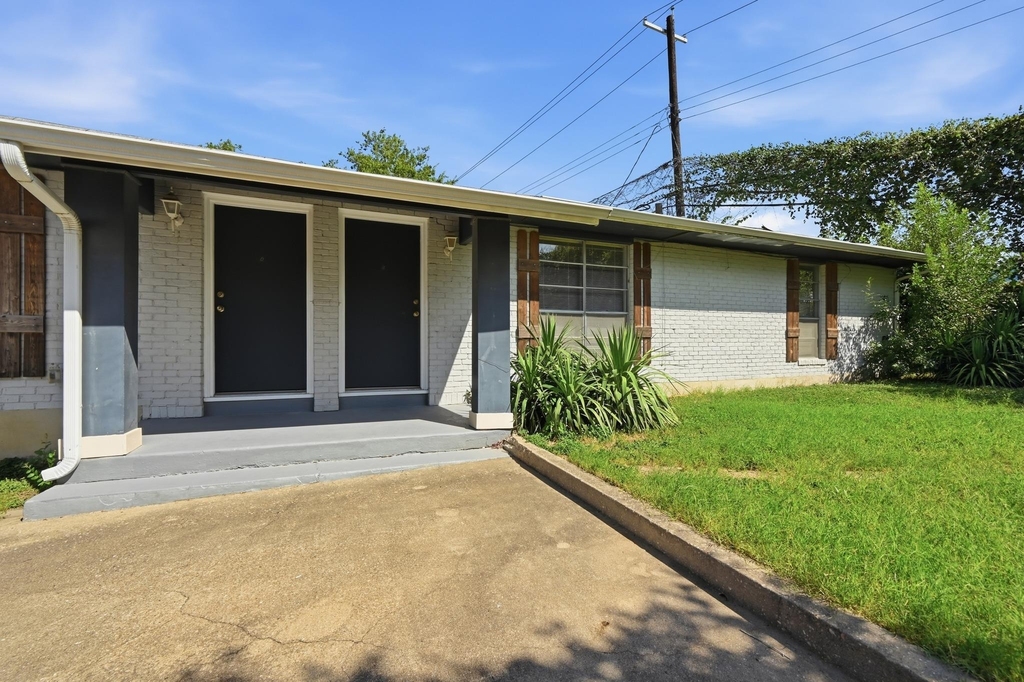 2712 Saint Edwards Cir - Photo 2