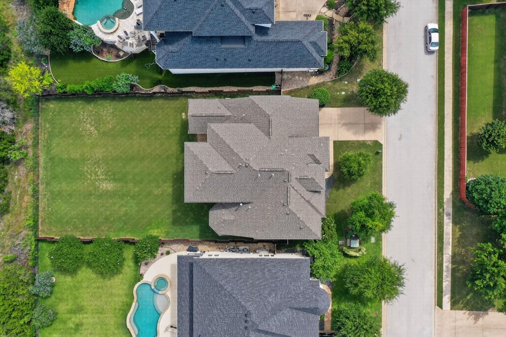 1905 Leaders Ln - Photo 2