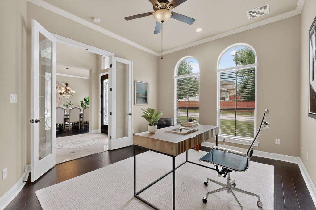 1905 Leaders Ln - Photo 9