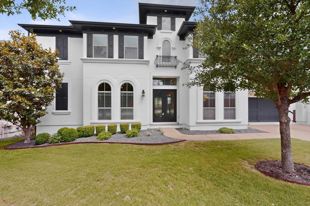 1905 Leaders Ln - Photo 0