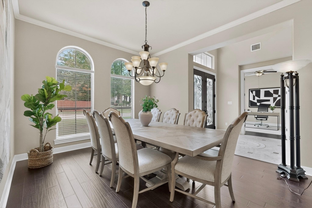 1905 Leaders Ln - Photo 8