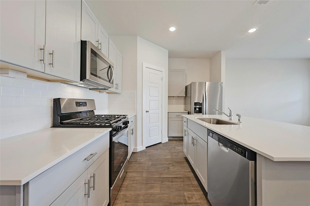 313 Merriman Rd - Photo 5