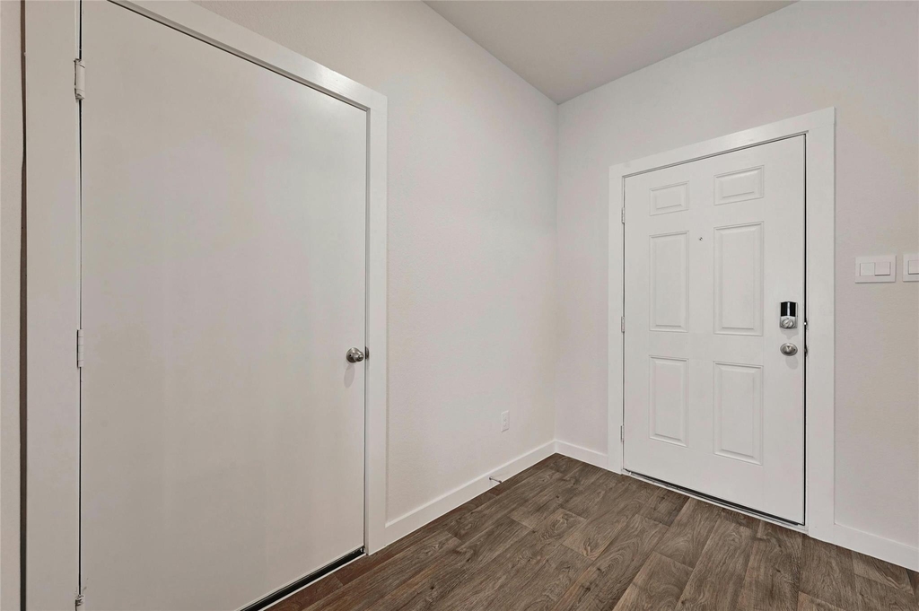 313 Merriman Rd - Photo 3