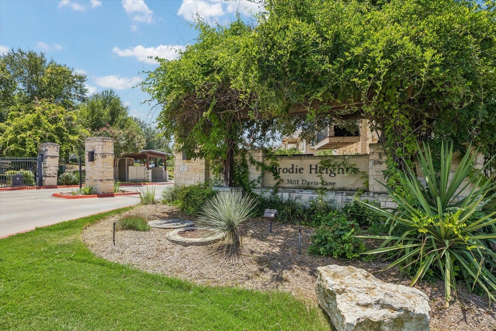 3101 Davis Ln - Photo 0