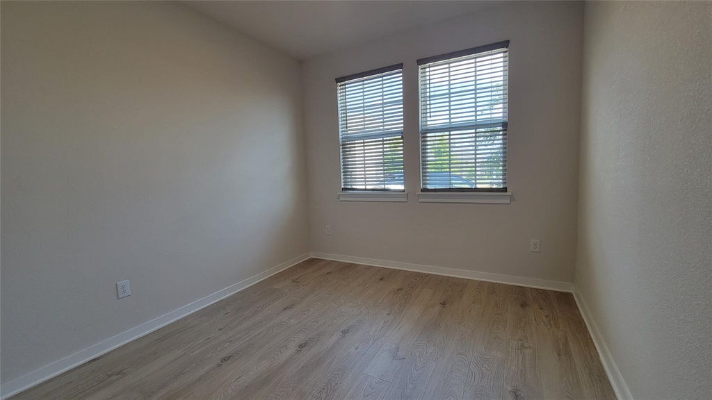 429 Tinto St - Photo 2