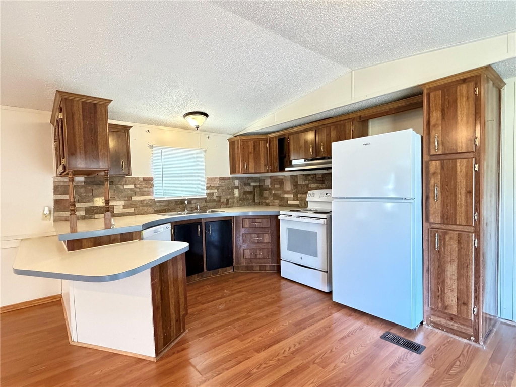 382 County Road 4450 - Photo 2