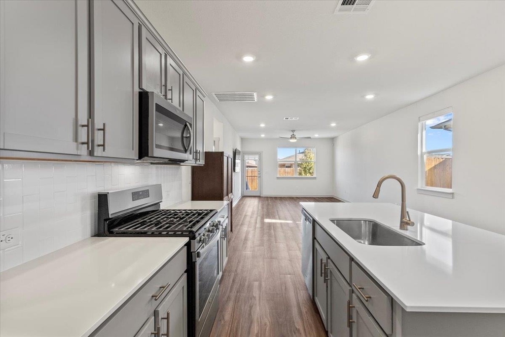 7704 Jacobean Way - Photo 8