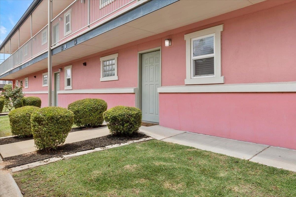1422 Collier St - Photo 18