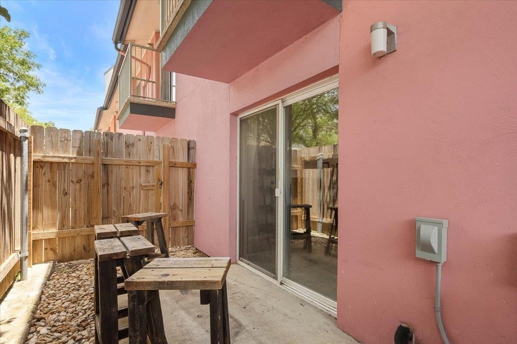 1422 Collier St - Photo 16