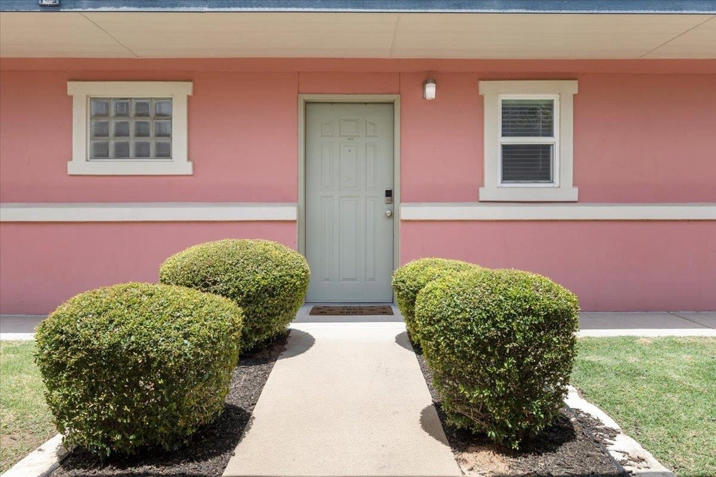 1422 Collier St - Photo 1