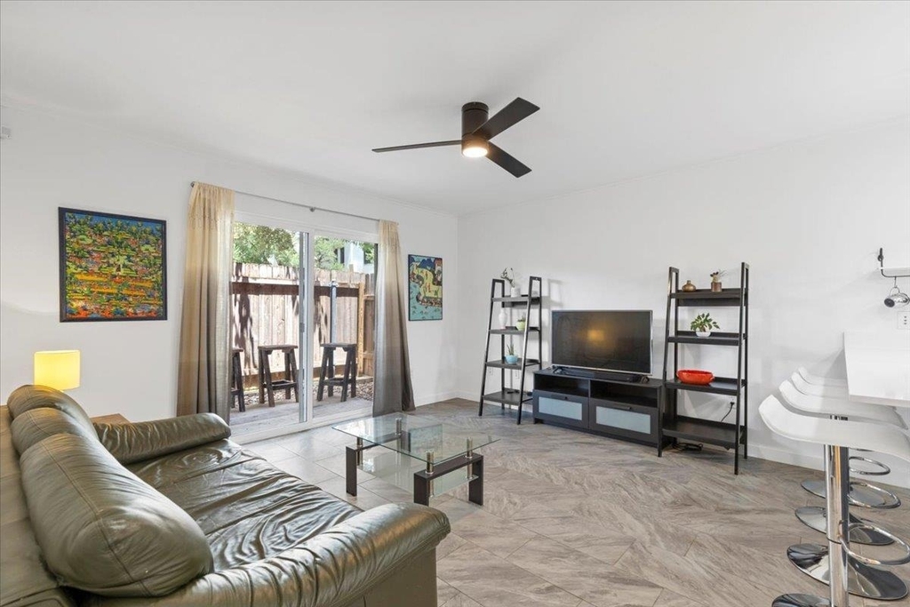 1422 Collier St - Photo 9