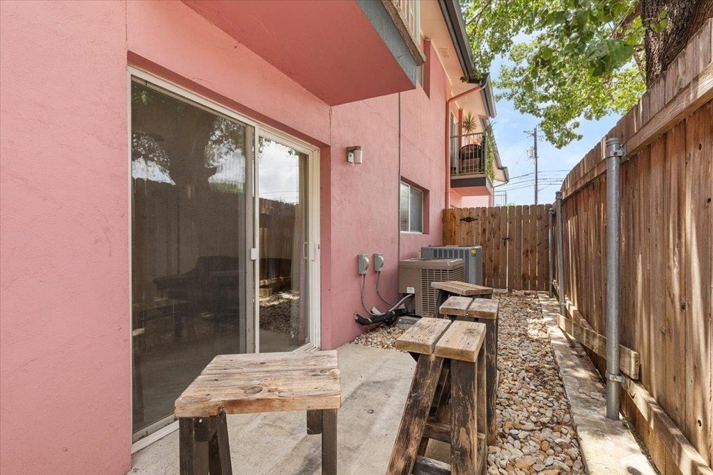 1422 Collier St - Photo 17