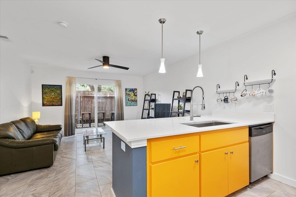 1422 Collier St - Photo 6