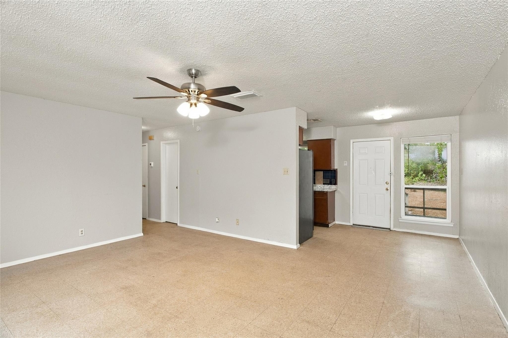 415 Thelma Dr - Photo 4