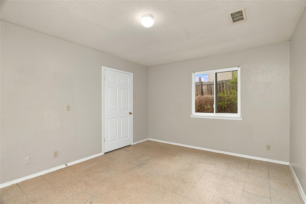 415 Thelma Dr - Photo 9