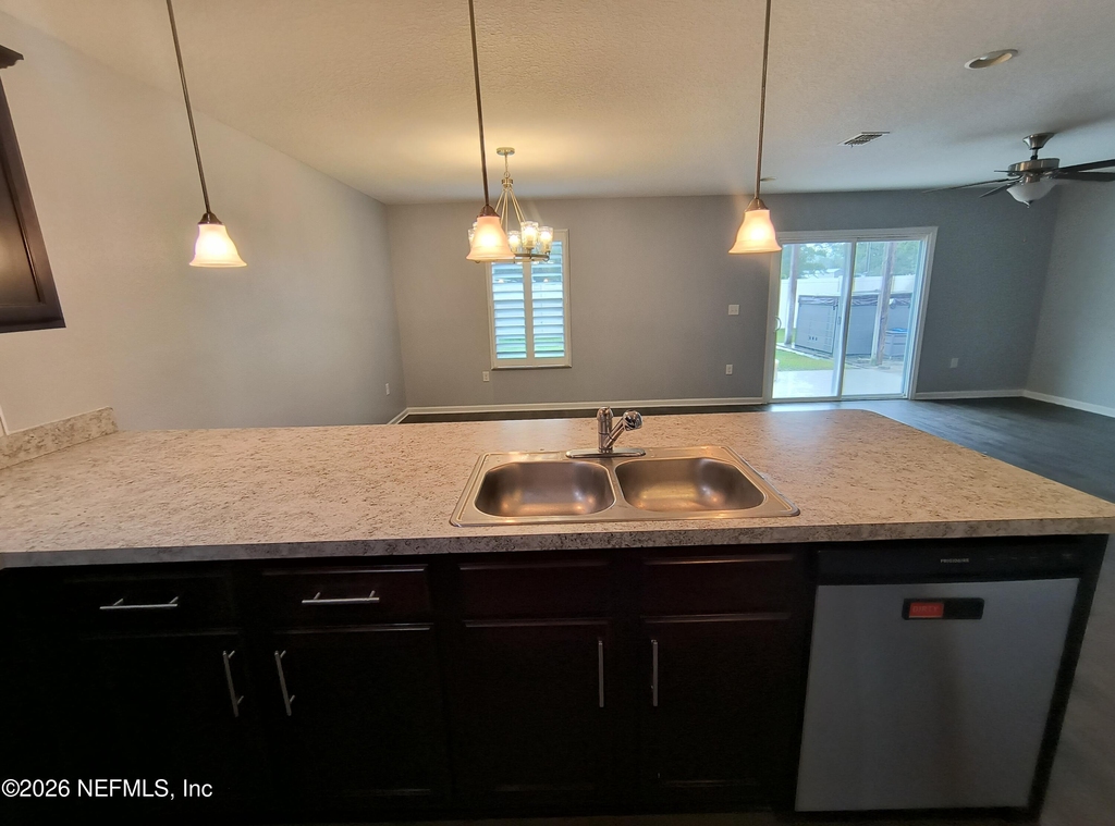 1211 Sarahs Landing Drive - Photo 3