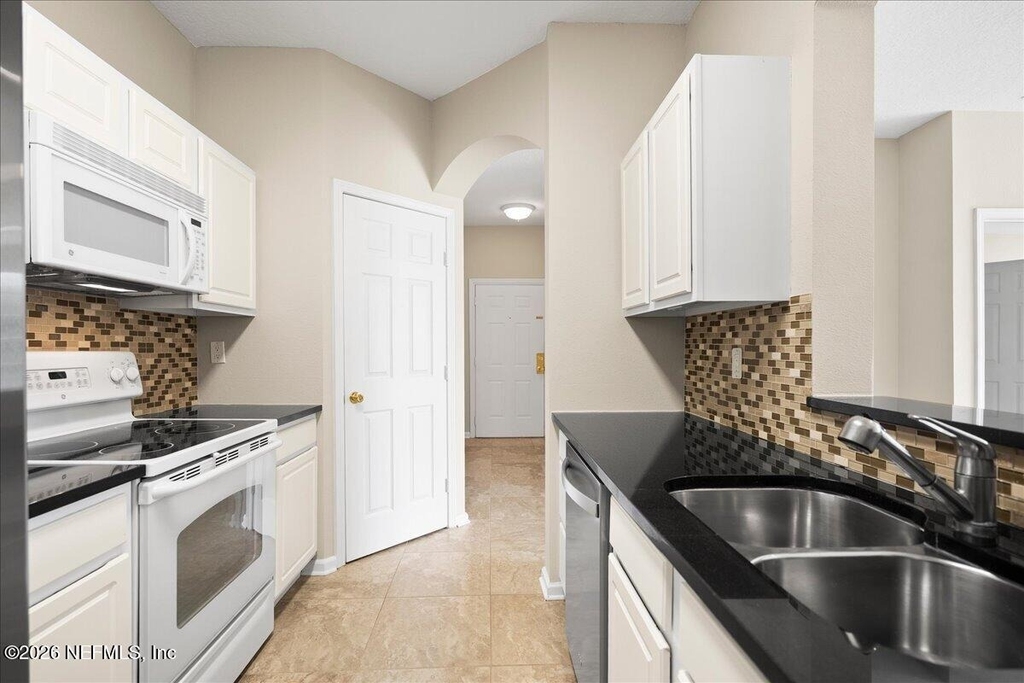 10550 Baymeadows Road - Photo 10