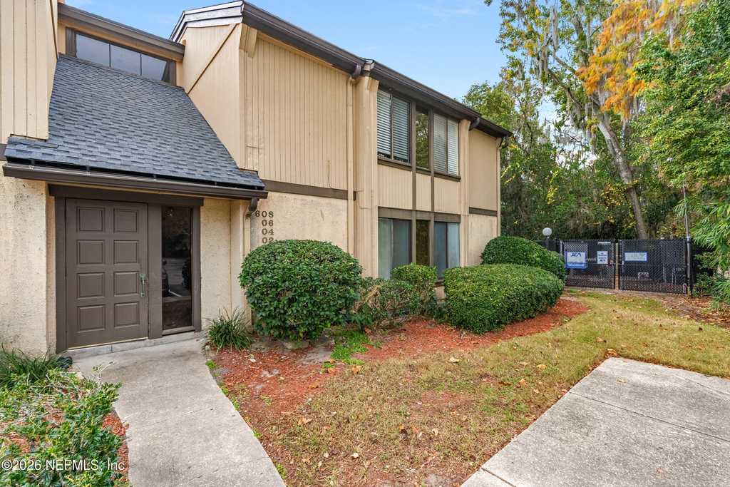 7602 Las Palmas Way - Photo 1