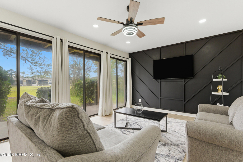 7602 Las Palmas Way - Photo 8