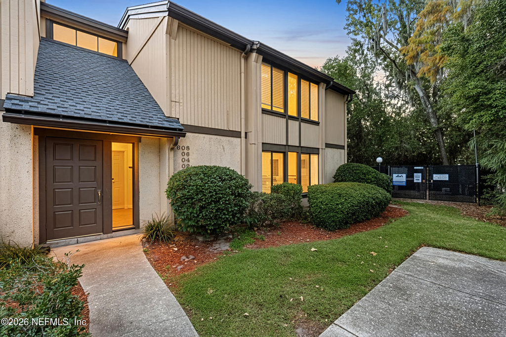 7602 Las Palmas Way - Photo 0