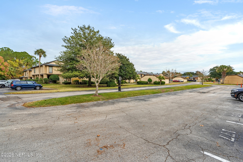 7602 Las Palmas Way - Photo 2