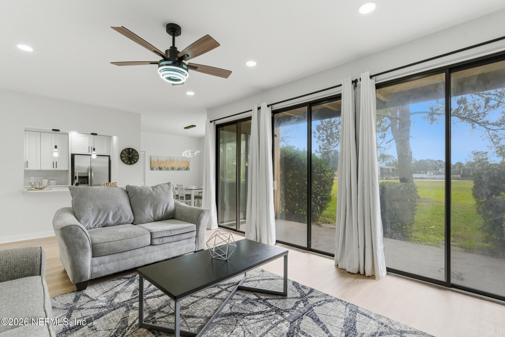 7602 Las Palmas Way - Photo 9